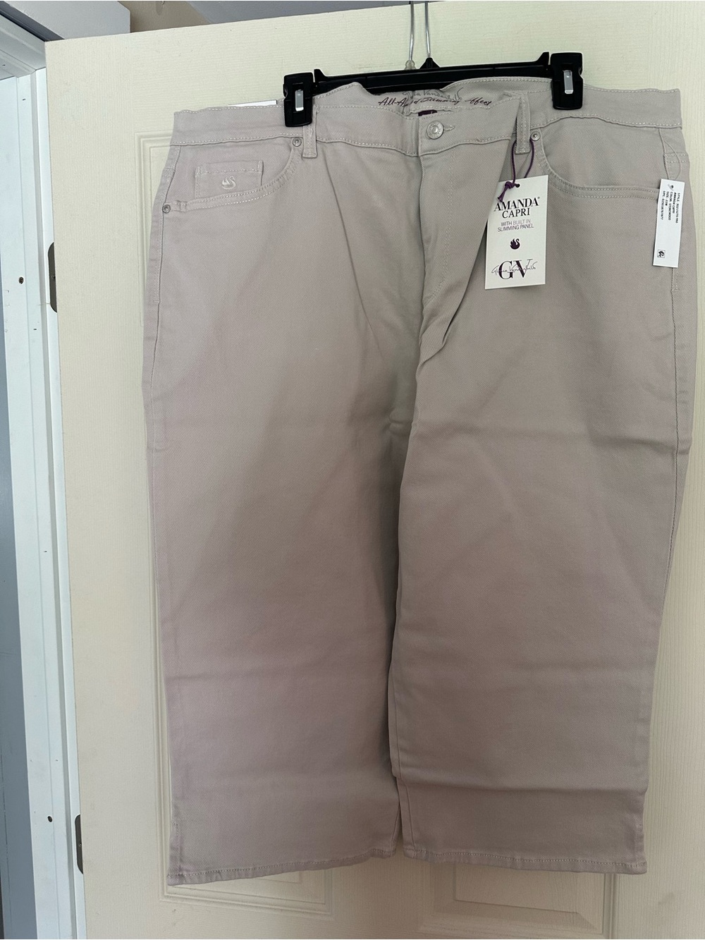 Women’s Gloria Vanderbilt Tan Capris